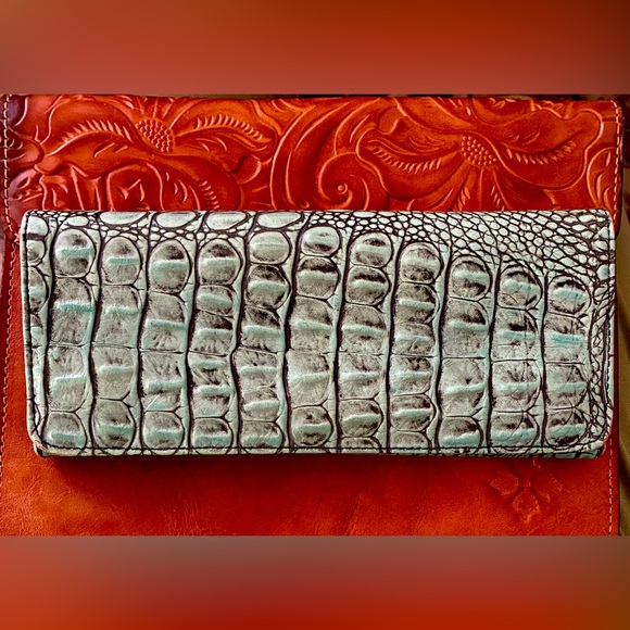 Juan Antonio Handmade Elegant Crocodile Embossed Leather Clutch Wallet 9 x4 NWOT - Picture 2 of 5